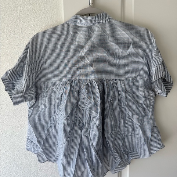 Madewell Light Blue and White Striped Cropped Shirt - Picture 2 of 3